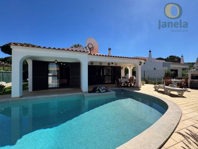 Moradia T2 com garagem e piscina em Vilamoura