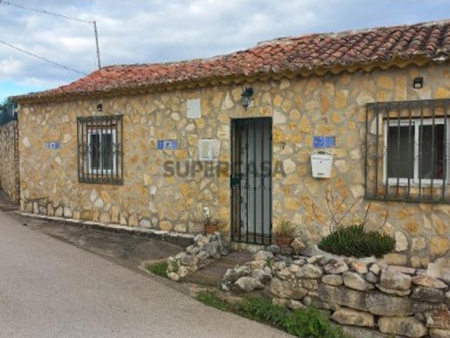 Moradia T2, com garagem, logradouro em Póvoa de Santarém