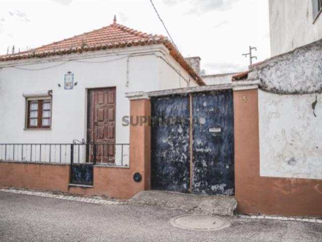 Moradia T2 com Grande Potencial Tojal Aldeia Gavinha Alenquer