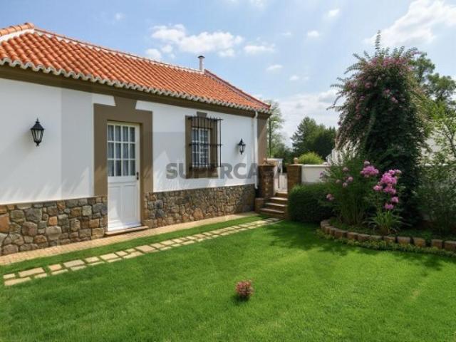 Moradia T2 com jardim apenas 5 min de Santarém