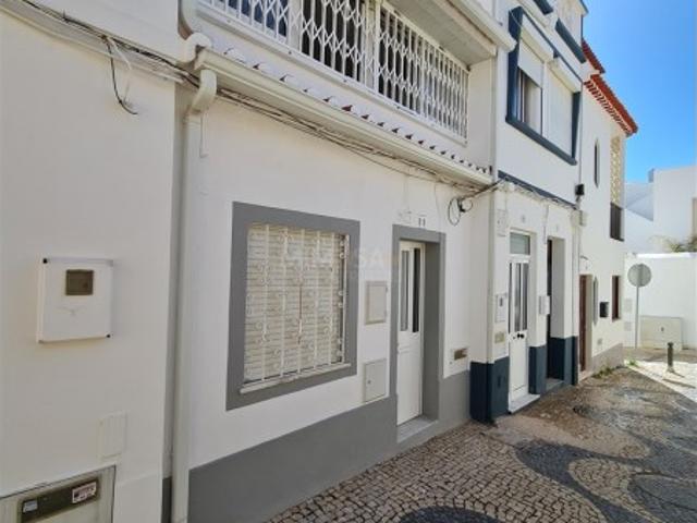 Moradia T2 com licença AL no Centro de Lagos, a 2min da Praia