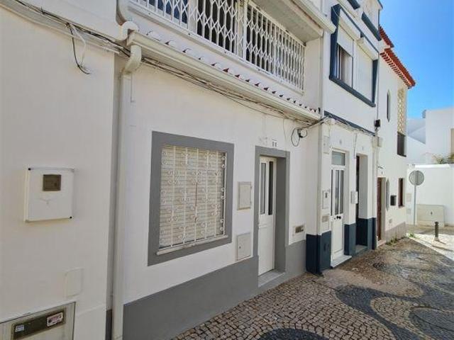 Moradia T2 com licença AL no Centro de Lagos, a 2min da Praia | 26073594217