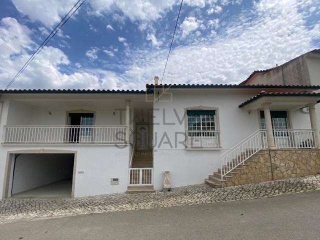 Moradia T2 com Logradouro Exterior no Reguengo do Fétal, Batalha