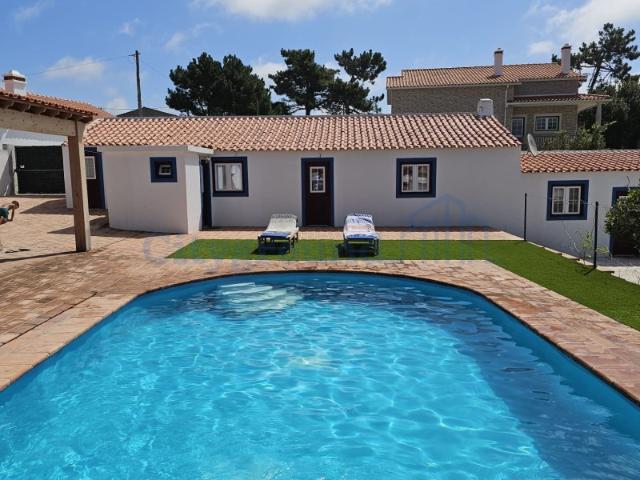 Moradia T2 com piscina a 5 minutos da praia