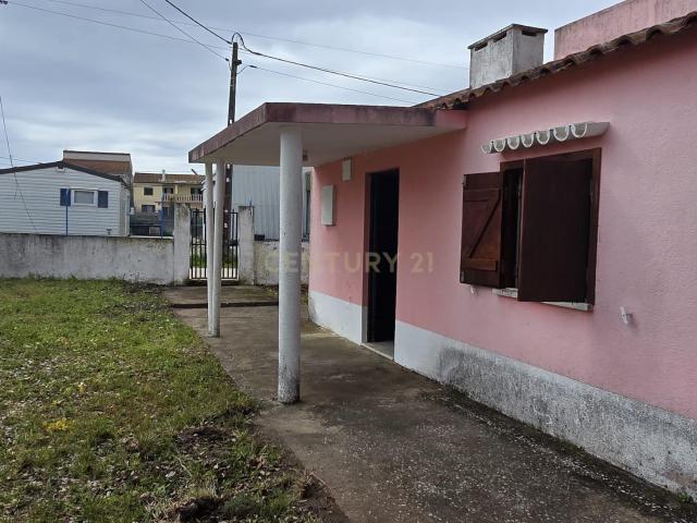 Moradia T2 com Piscina em Fernão Ferro, Oportunidade de Investimento