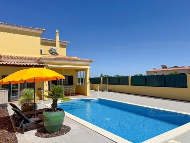Moradia T2 com Piscina Privativa em Almancil