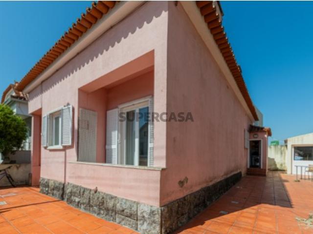 Moradia T2 com Projeto de Ampliação para T4 Queijas