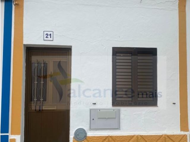 Moradia T2 com Quintal em Vila Nova de São Bento