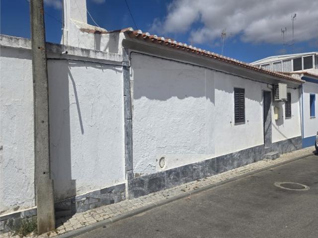 Moradia T2 com Quintal entre Reguengos de Monsaraz e a Praia Fluvial da Amieira