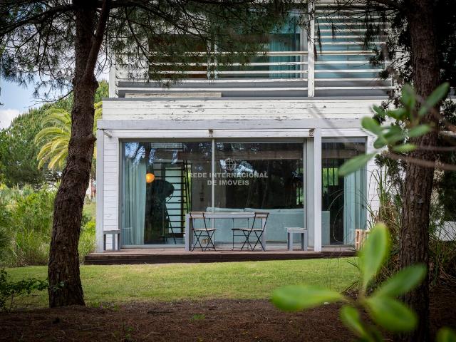 Moradia T2 duplex em Troia, com jardim privativo e terraço
