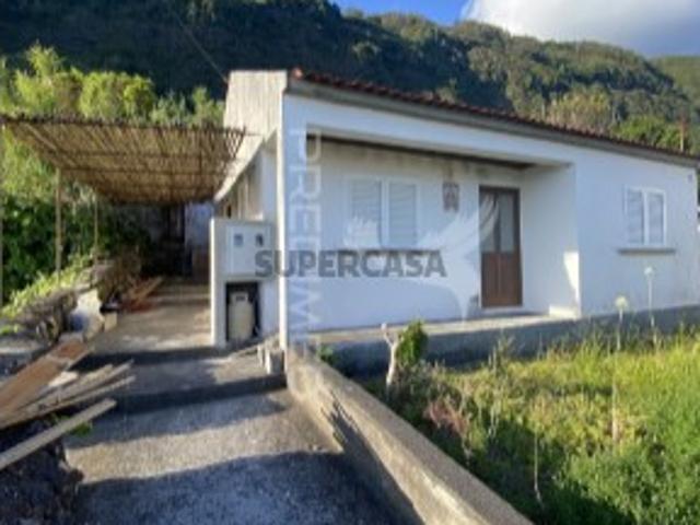 Moradia T2 em Manadas Santa Bárbara