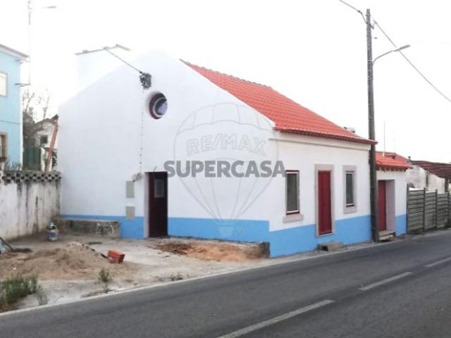 Moradia T2 em Azoia de Cima e Tremês