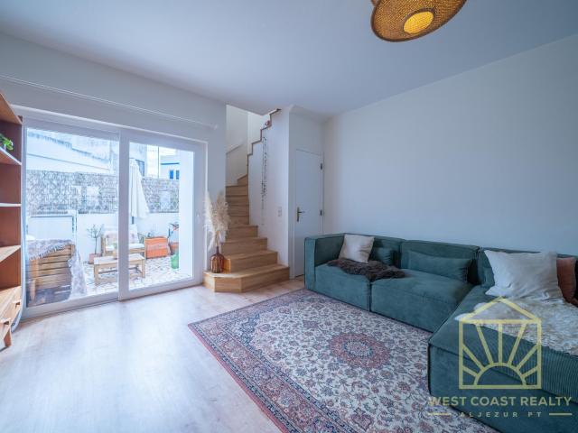 MORADIA T2, EM BANDA COM 2 PISOS EM ROGIL ALJEZUR