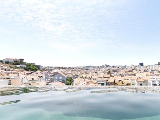 Moradia T2 em condomínio privado com piscina e jardim em Lisboa