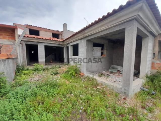 Moradia T2 em Construção com Dois Pisos e Logradouro Próximo à Cidade de Águeda