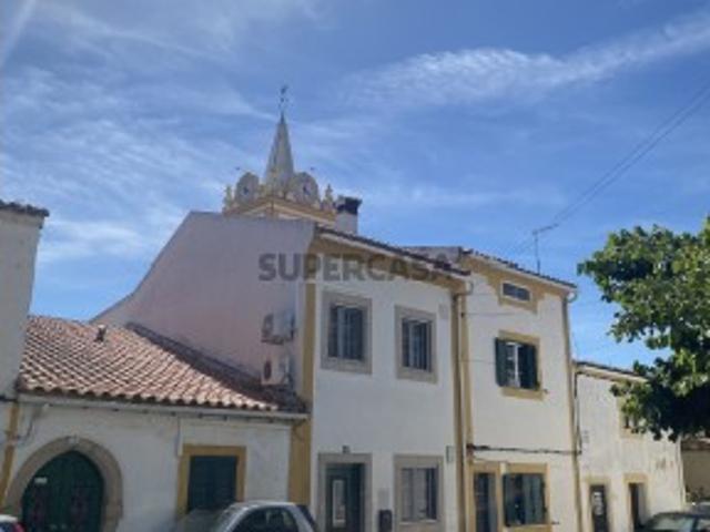 Moradia T2 em Crato e Mártires, Flor da Rosa e Vale do Peso
