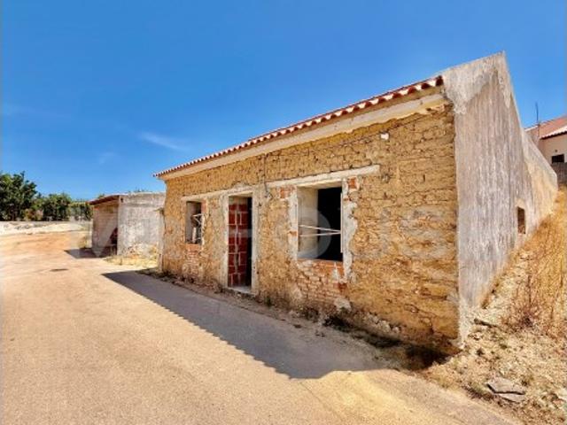 Moradia T2 em Dagorda Vermelha Com Projetos de Arquitetura e Especialidades APROVADOS Pronta a Reconstruir!