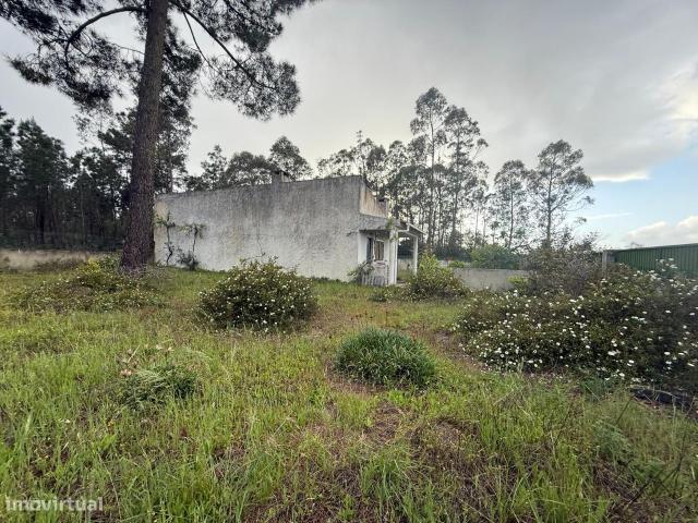 Moradia T2 em lote de 1000m2 na Quinta da Lobateira em Ferno Ferro