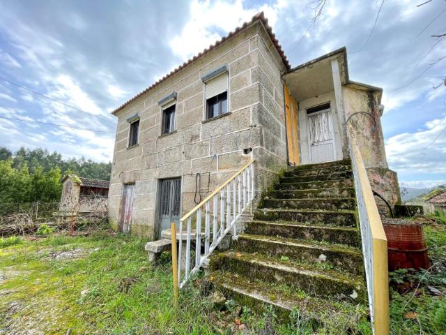 Moradia t2 em pedra, para venda, situada em Ceivães e Badim, Monção