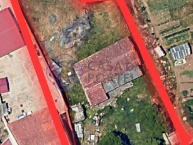 Moradia T2 em Ruína em Fânzeres | Terreno de 978 m² | Poço
