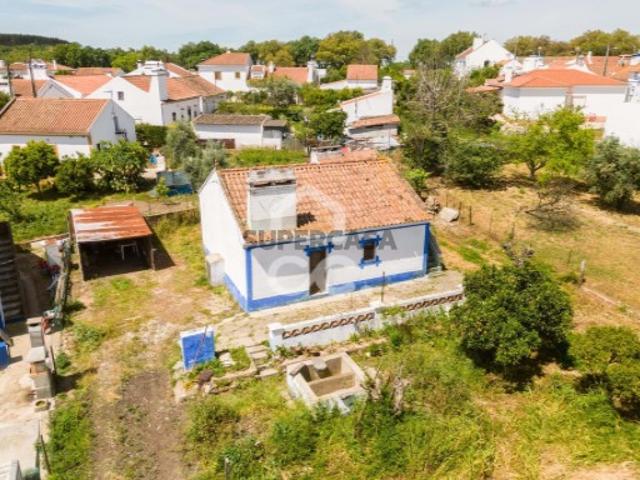 Moradia T2 em S.Sebastião da Giesteira e N.S. da Boa Fé
