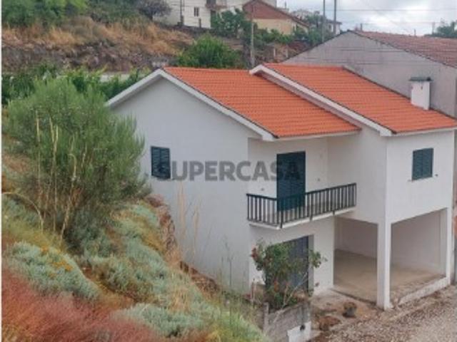 Moradia T2 em Sanfins do Douro