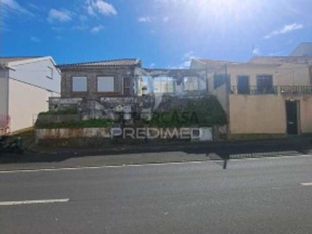 Moradia T2 em Santa Cruz