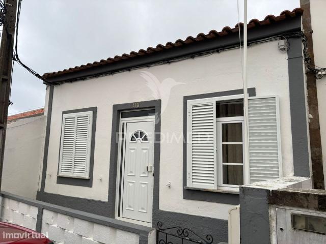 Moradia T2 em Santa Luzia Excelente Localizao