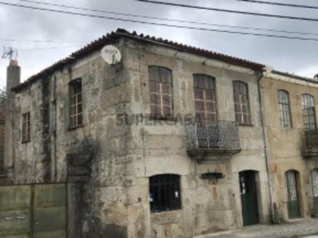Moradia T2 em Santiago de Cassurrães e Póvoa de Cervães