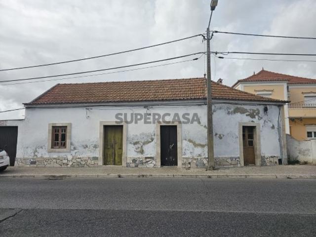 Moradia T2 em Sarilhos Grandes