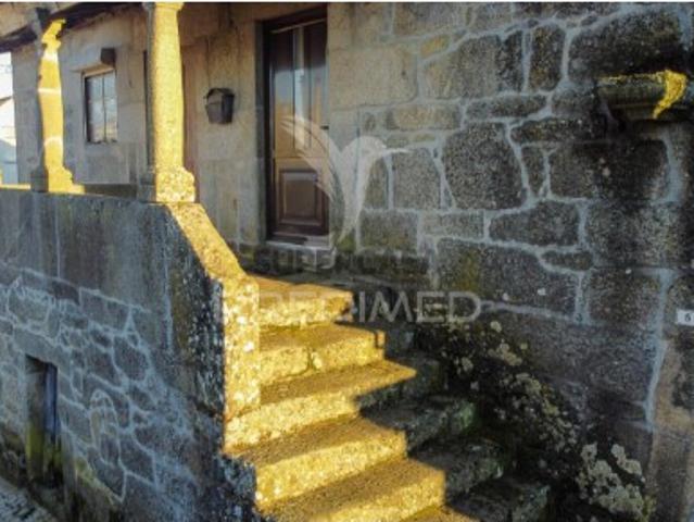 Moradia T2 em Torre do Terrenho, Sebadelhe da Serra e Terrenho