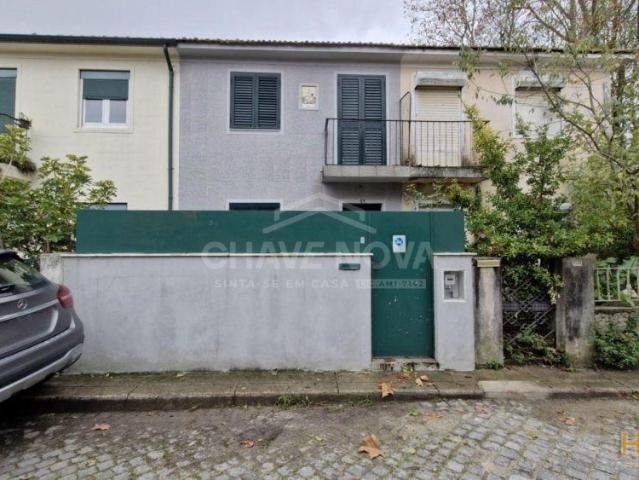 Moradia T2 geminada em Ramalde | 26064064500