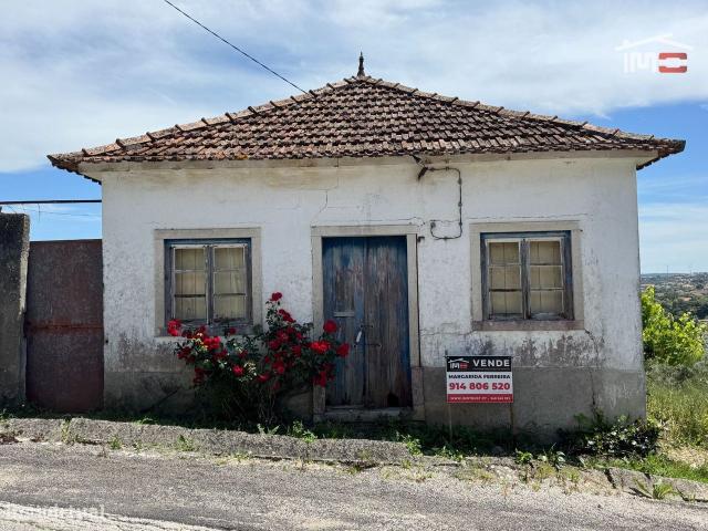 Moradia T2 inserida num terreno com 2.154,30 m PRESTAO A PARTIR.