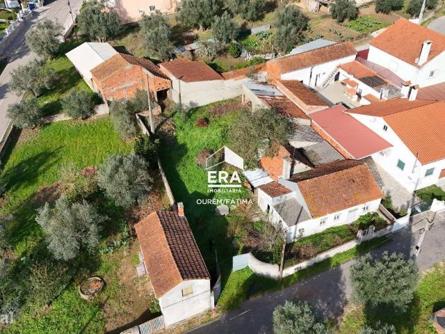 Moradia T2 localizada na Ramalheira, Ourm