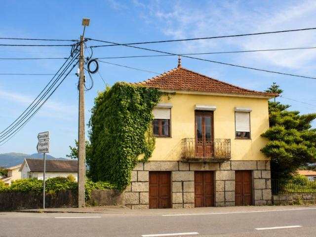 Moradia T2 para reabilitação em Campos, Vila Nova de Cerveira