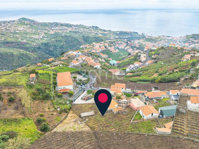 Moradia T2 para recuperar no Estreito de Câmara de Lobos