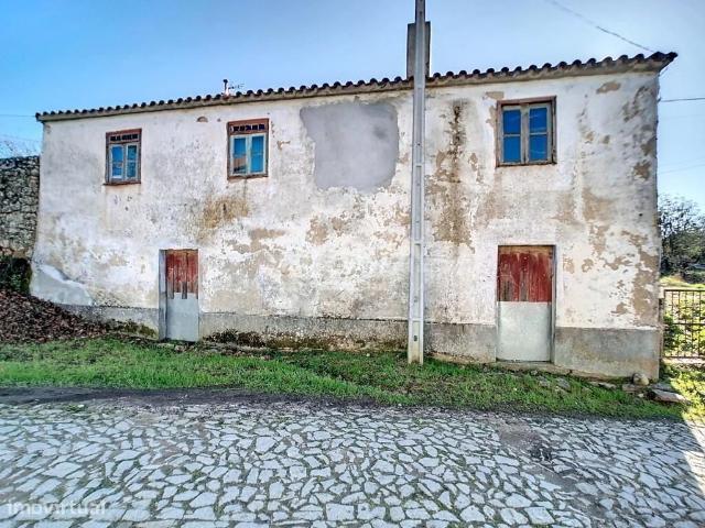 MORADIA T2 PARA RECUPERAR A ESCASSOS MINUTOS DO CENTRO DE CHAVES
