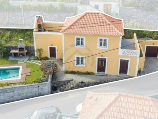 Moradia T2 para recuperar + Terreno 58m² Canhas