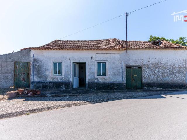 Moradia T2 para Restauro Gondemaria