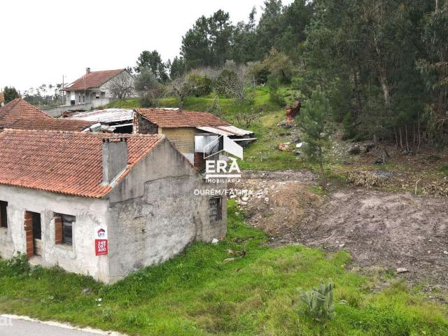 Moradia T2 para Restauro em Caxarias, Ourm