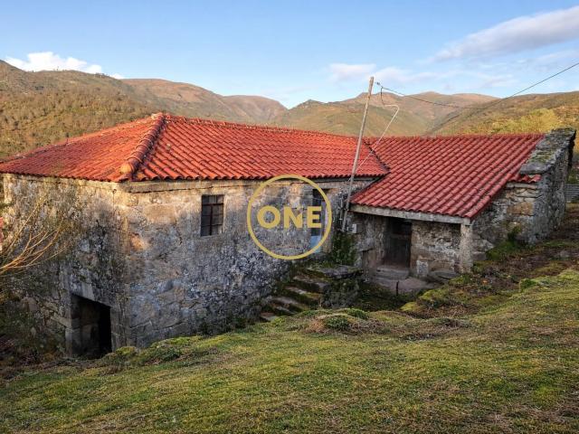 Moradia T2 para Restaurar com Terreno PARQUE NACIONAL DA PENEDA GERÊS