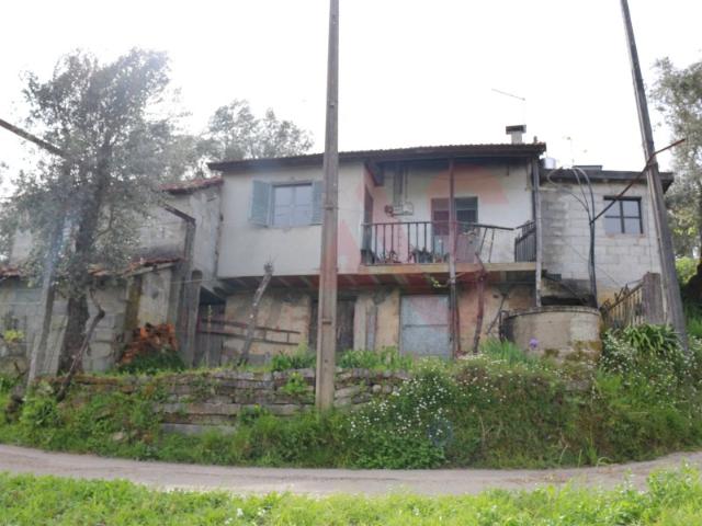 Moradia T2 para restaurar em Fervença, Celorico de Basto