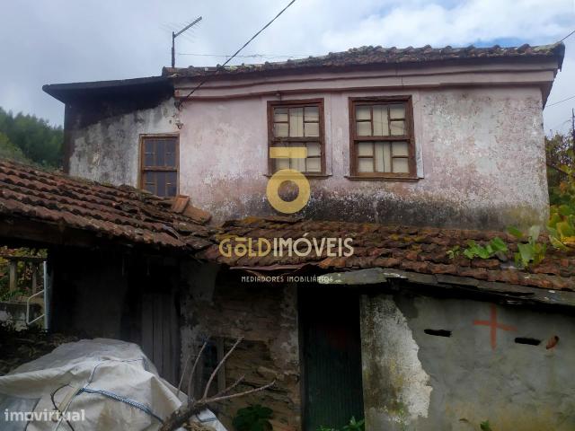 Moradia T2 para restaurar em S, Santa Maria de Sardoura, Castelo de
