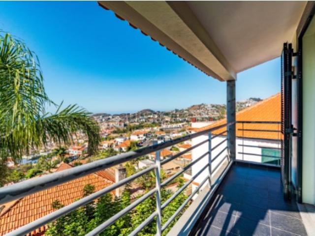 Moradia T3 para venda no Funchal