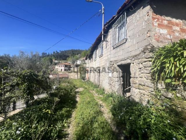 Moradia T2 P/Restauro em Terras de Bouro Ribeira