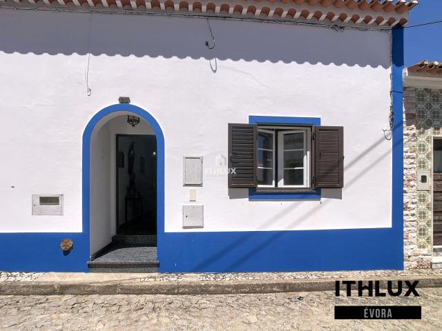 Moradia T2 pronta a habitar em Montoito com quintal