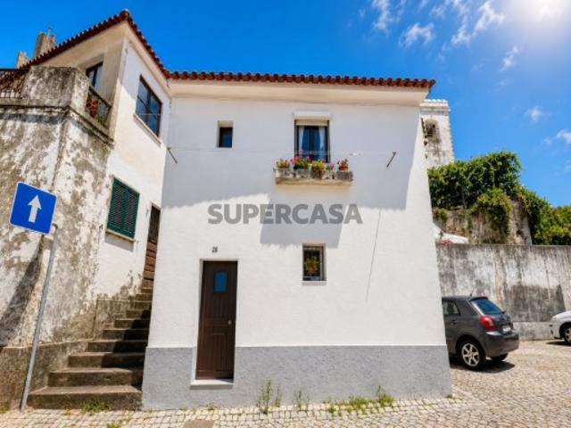 Moradia T2 pronta a habitar no centro histórico de Figueiró dos Vinhos