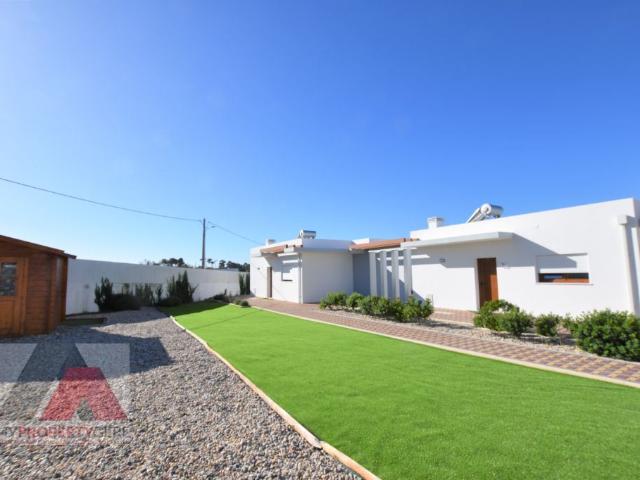 Moradia T2, Proximo Praia Santa Cruz, em Póvoa de Penafirme, A dos Cunhados, Torres Vedras, Lisboa, Portugal