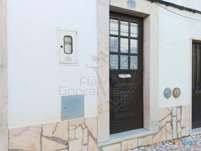Moradia T2 R/Chão Junto ao Centro | 26064080811