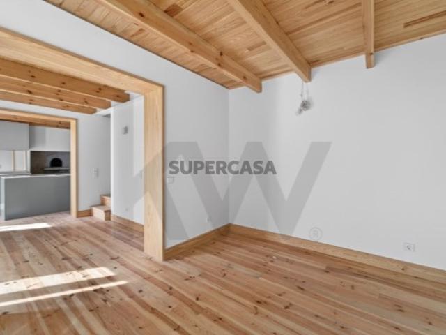 Moradia T2 Reconstruída em Autoguia, Calheta | Excelente Exposição Solar e Projeto de Piscina